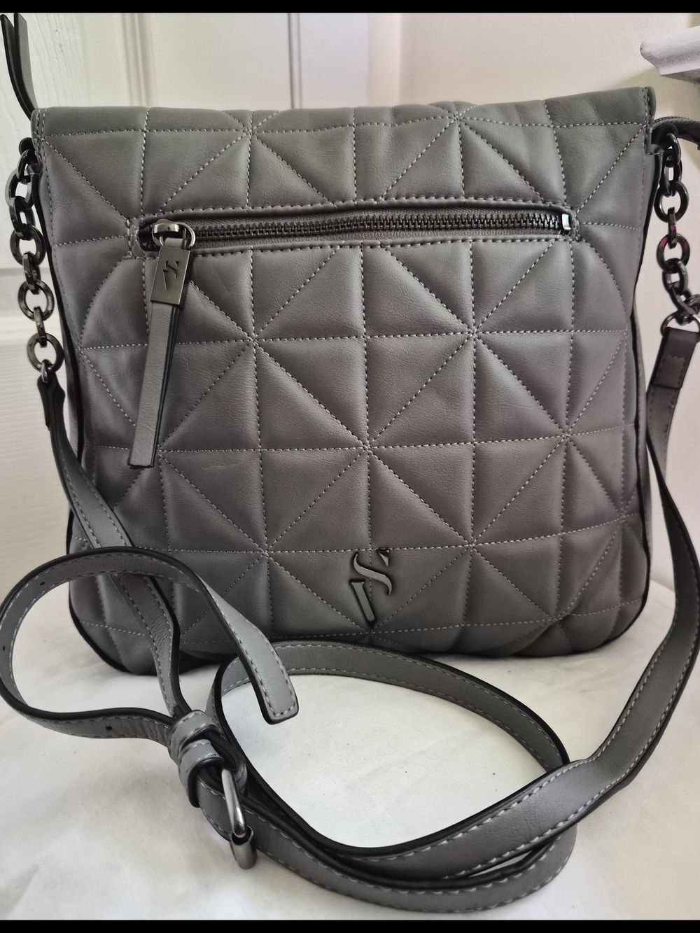 Vera Wang Simply Vera Gray Geometric Quilted Crossbody Purse